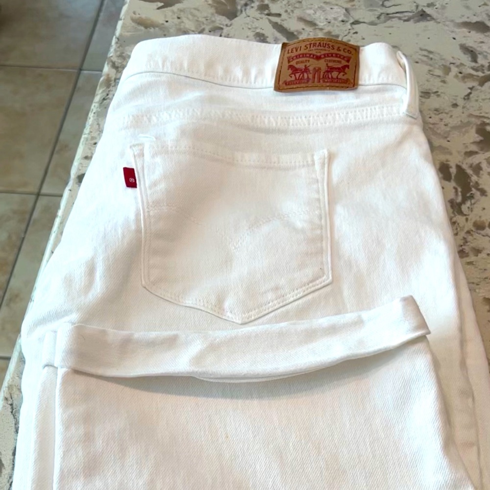 Levi shaping skinny capri, size 18W white